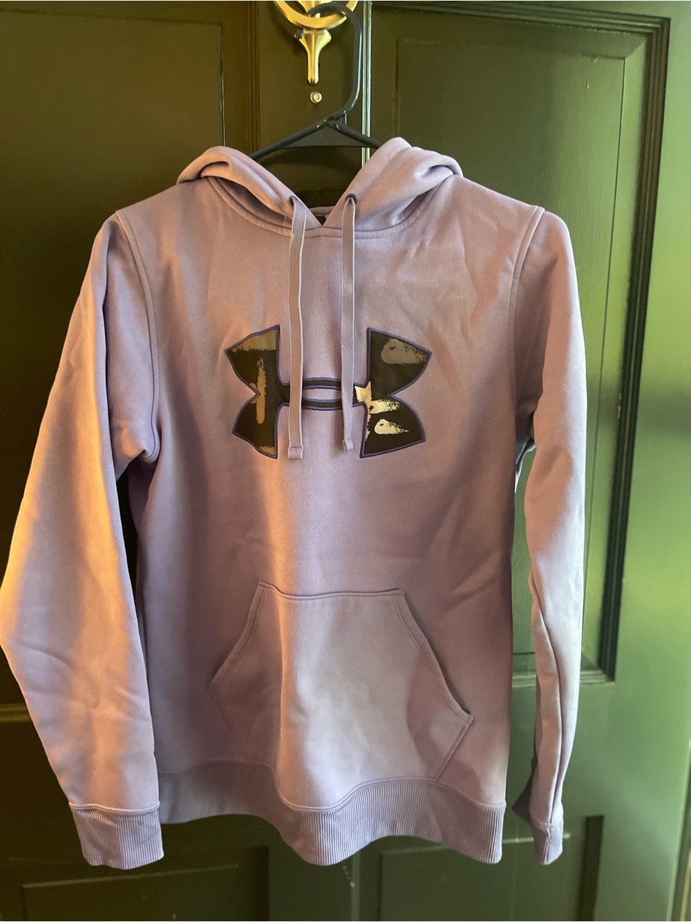 Women’s Under Armour purple sweatshirt